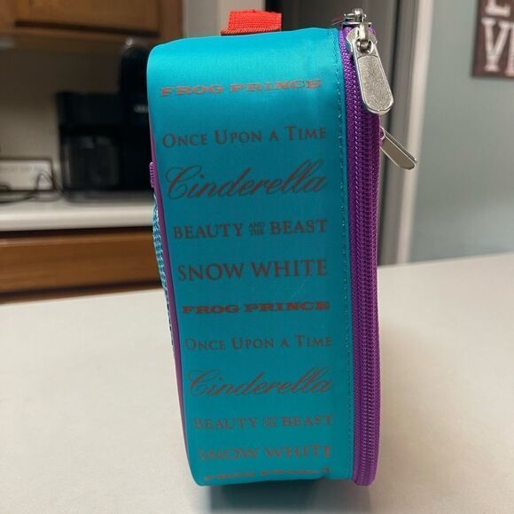 Crocodile Creek - Childrens insulated Fairytale lunch box - Picture 5 of 7